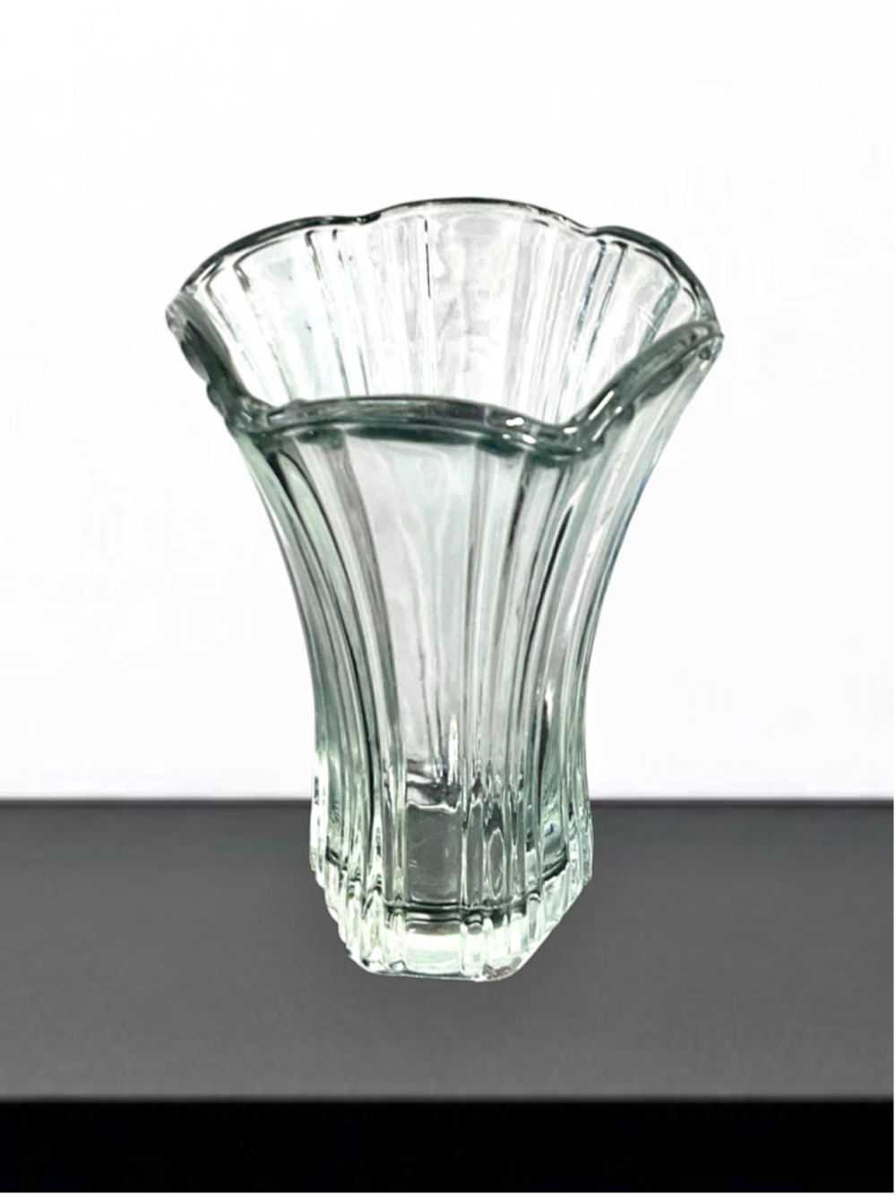 Vintage Anchor Hocking USA Clear Glass Ribbed Vase with Scalloped/Flared Rim